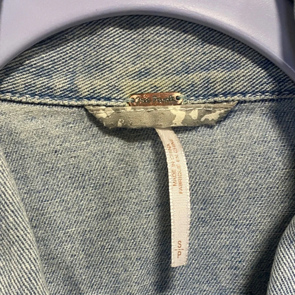 Free People Light Wash Cropped Denim Jacket Small - Picture 3 of 13